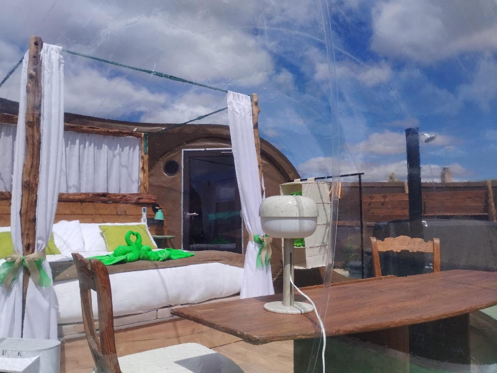Cosmoveros - Hotel Burbuja Pedraza Luaran gambar