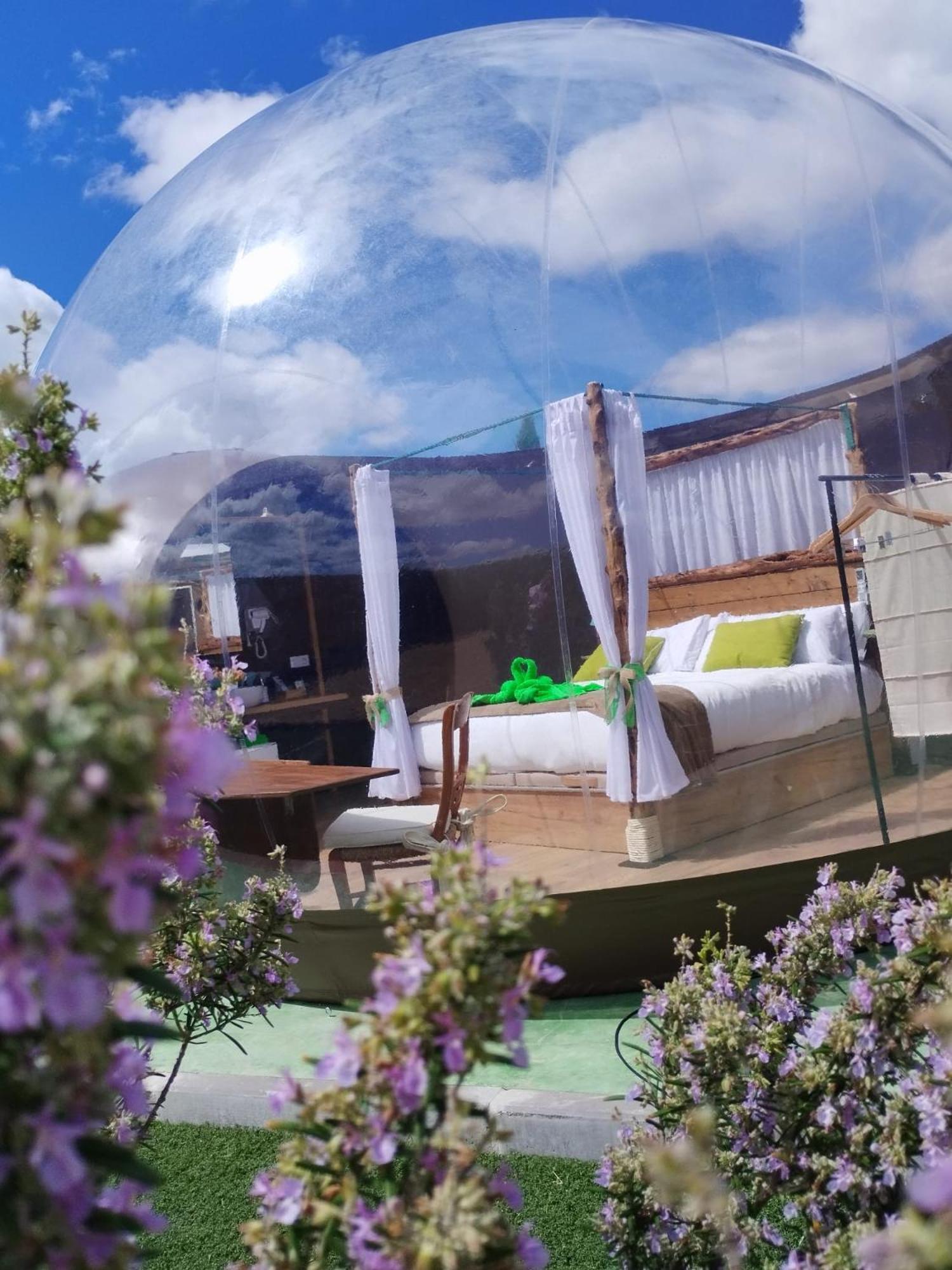Cosmoveros - Hotel Burbuja Pedraza Luaran gambar