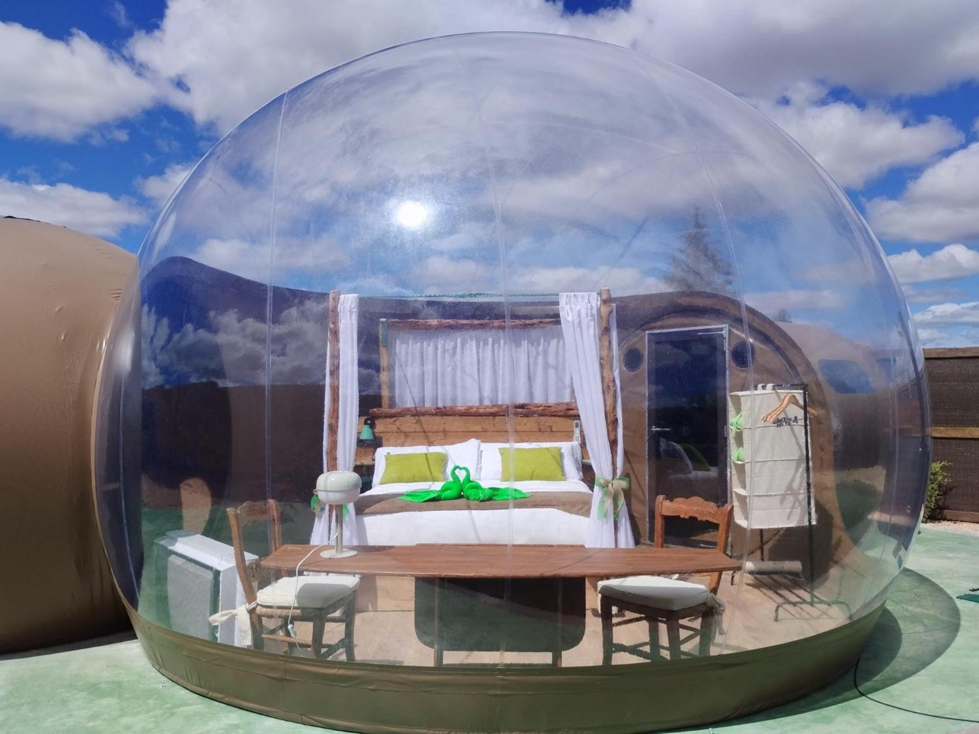 Cosmoveros - Hotel Burbuja Pedraza Luaran gambar