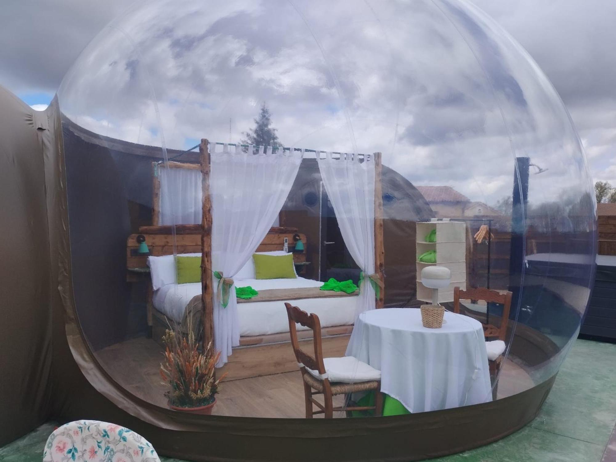 Cosmoveros - Hotel Burbuja Pedraza Luaran gambar