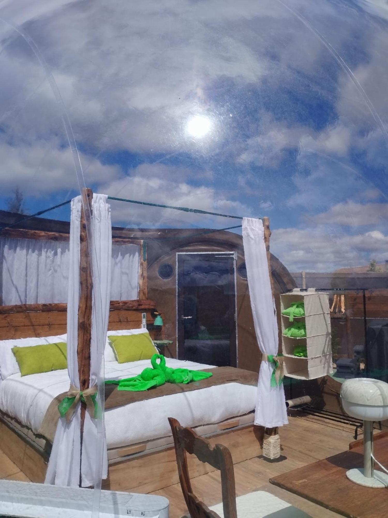 Cosmoveros - Hotel Burbuja Pedraza Luaran gambar