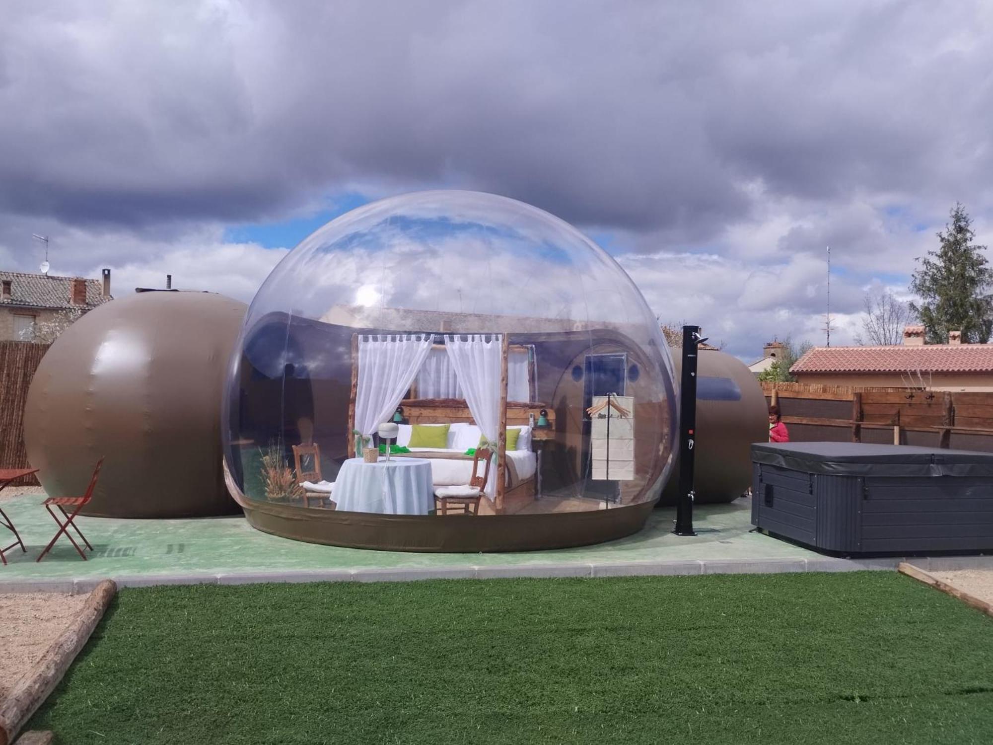 Cosmoveros - Hotel Burbuja Pedraza Luaran gambar