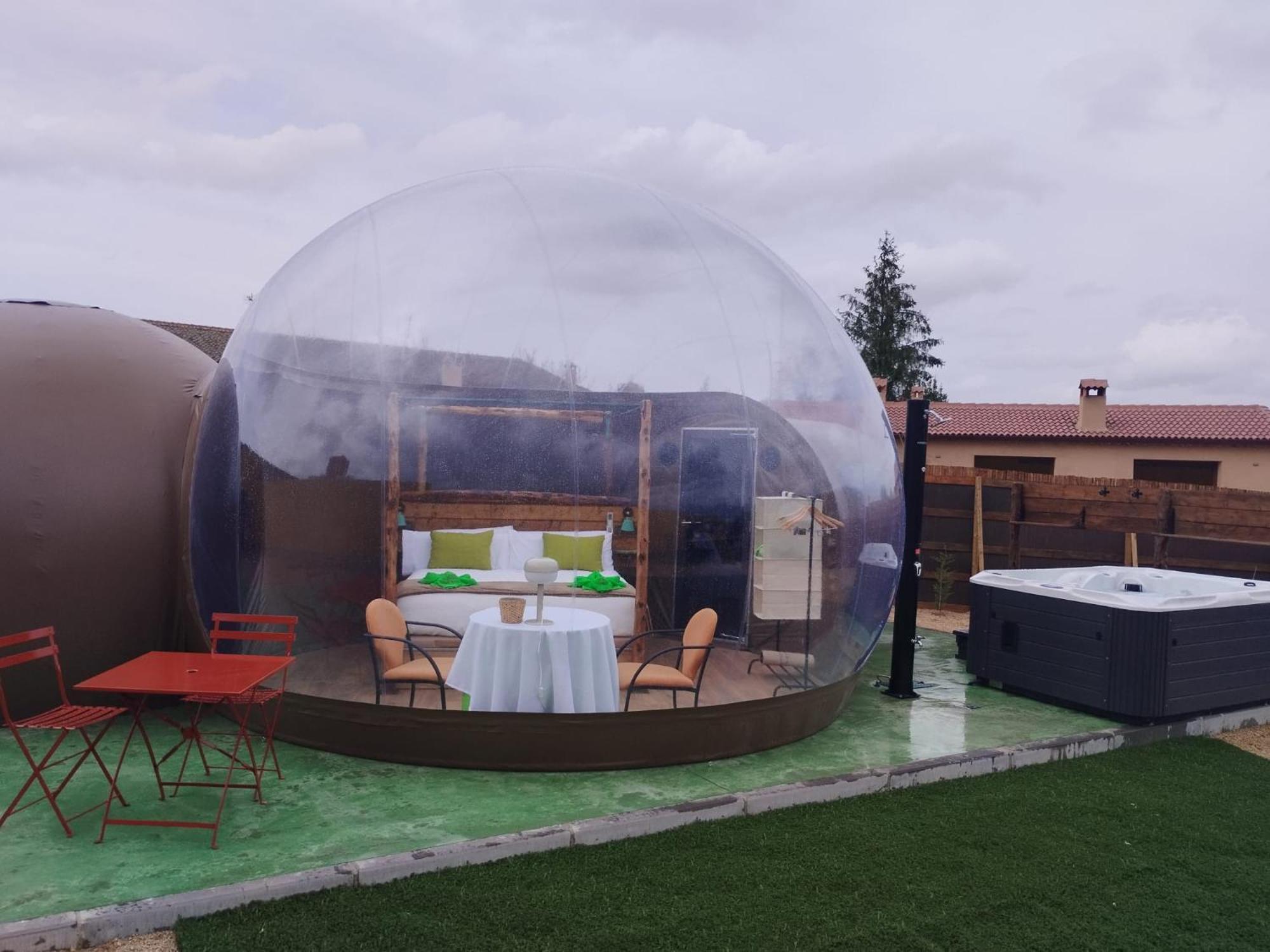 Cosmoveros - Hotel Burbuja Pedraza Luaran gambar