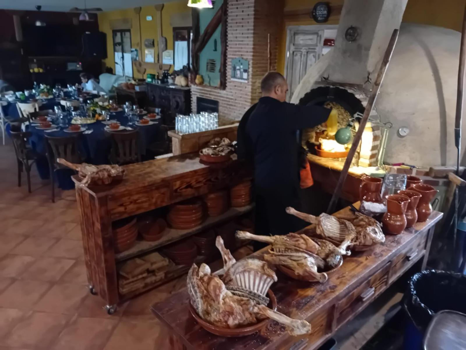 Cosmoveros - Hotel Burbuja Pedraza Luaran gambar