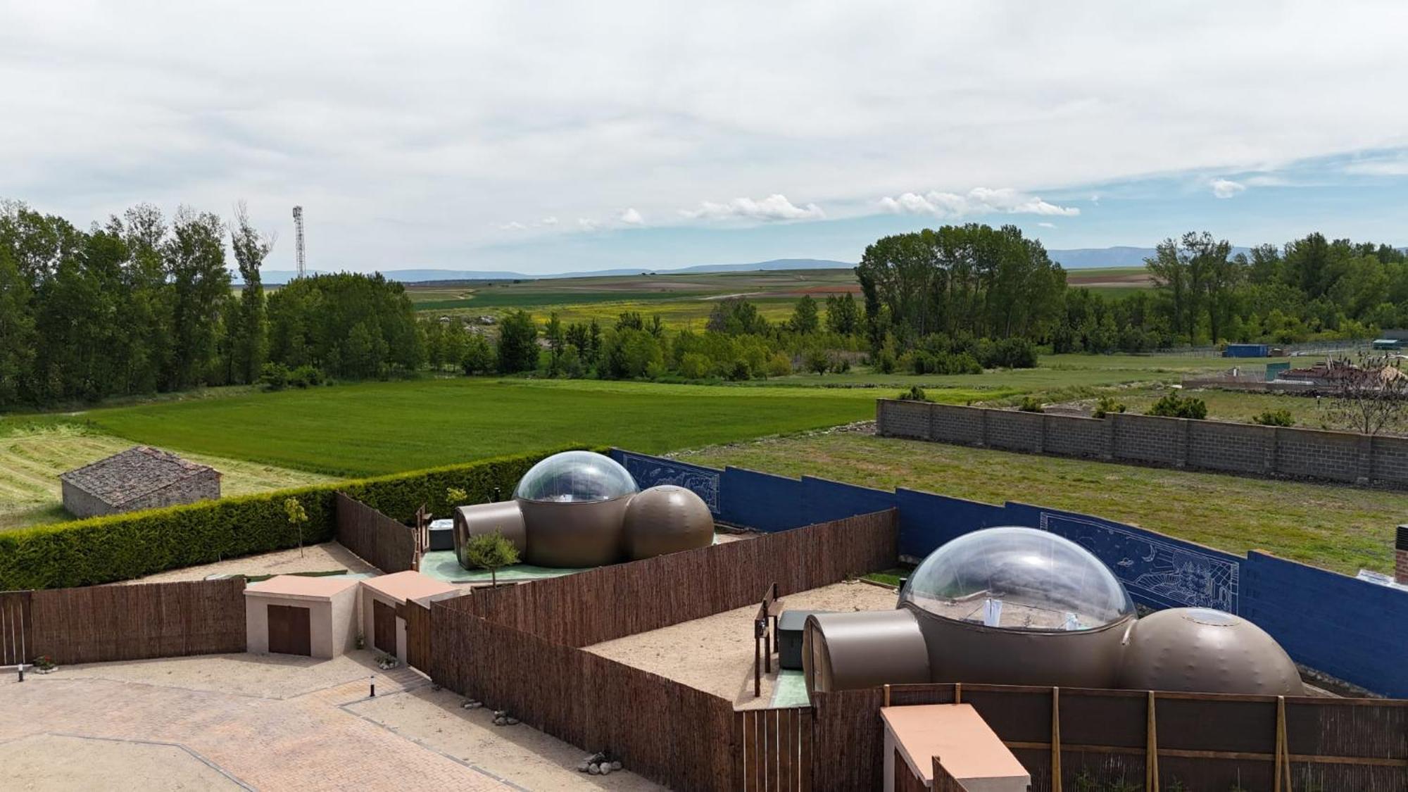 Cosmoveros - Hotel Burbuja Pedraza Luaran gambar