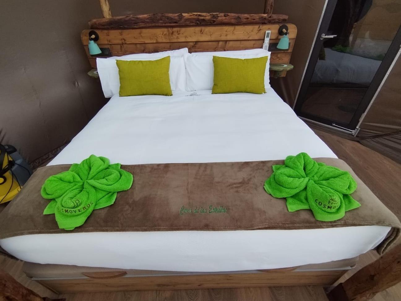 Cosmoveros - Hotel Burbuja Pedraza Luaran gambar